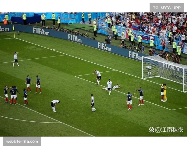 富勒姆对阵布莱顿阿亚里犯规争议，VAR认定接触不足点球